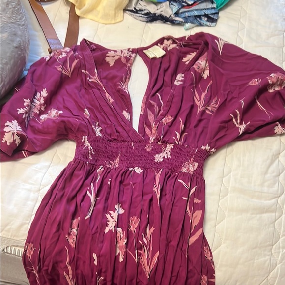 Japna Dresses & Skirts - Floral V-Neck Dress